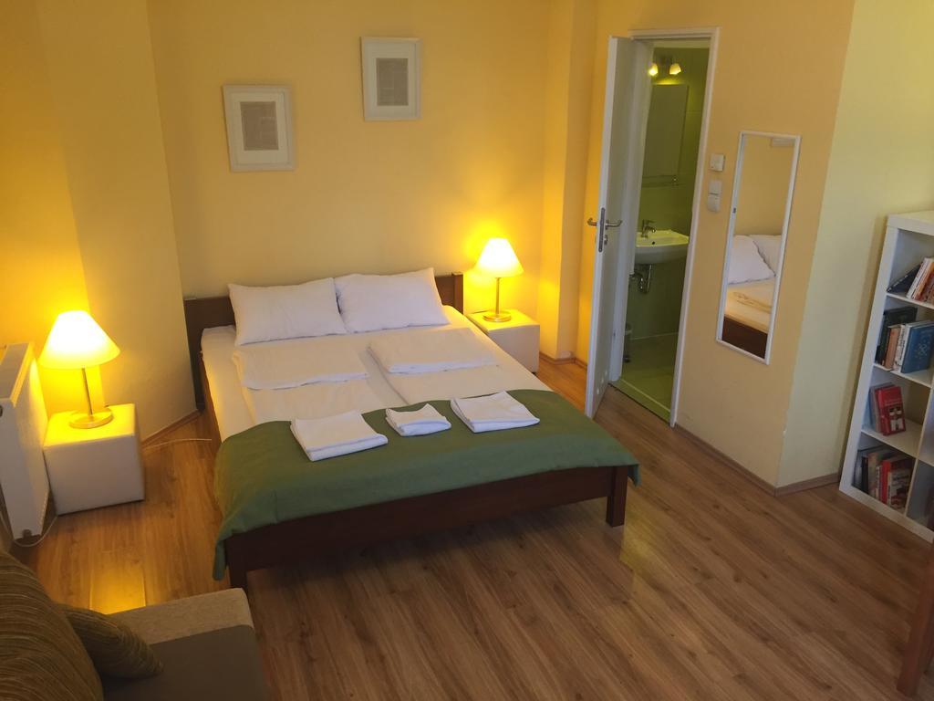 Club Apartments & Rooms Budapest Room photo